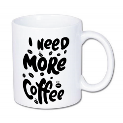 kubek na kawę z śmiesznym nadrukiem, potrzebuje więcej kawy