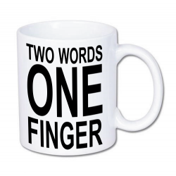 kubek z napisem dwa słowa jeden palec