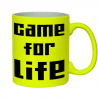 neonowy, żółty kubek z napisem "game for life" dla graczy