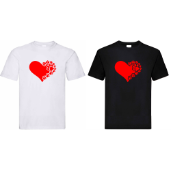 Koszulka z czerwonym sercem, zrobionym z psich łapek