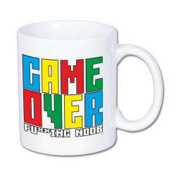 kubek z kolorowym napisem game over fucking noobs